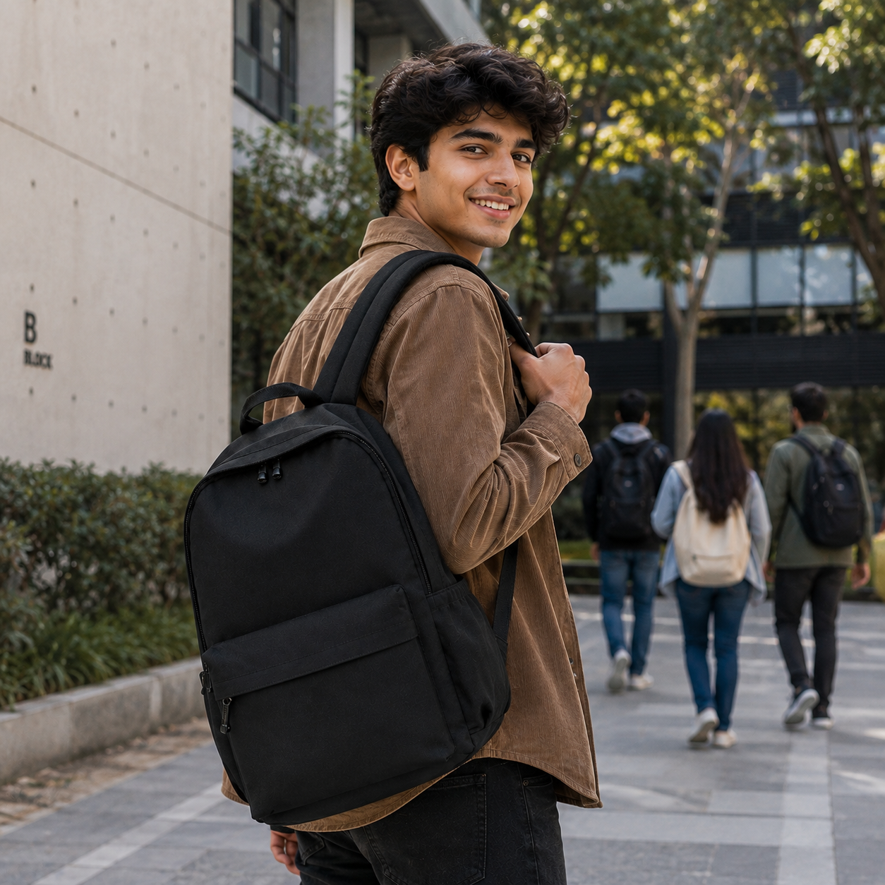 Midnight Pro Black Edition Backpack Sleek  Strong  & Reliable — image 3