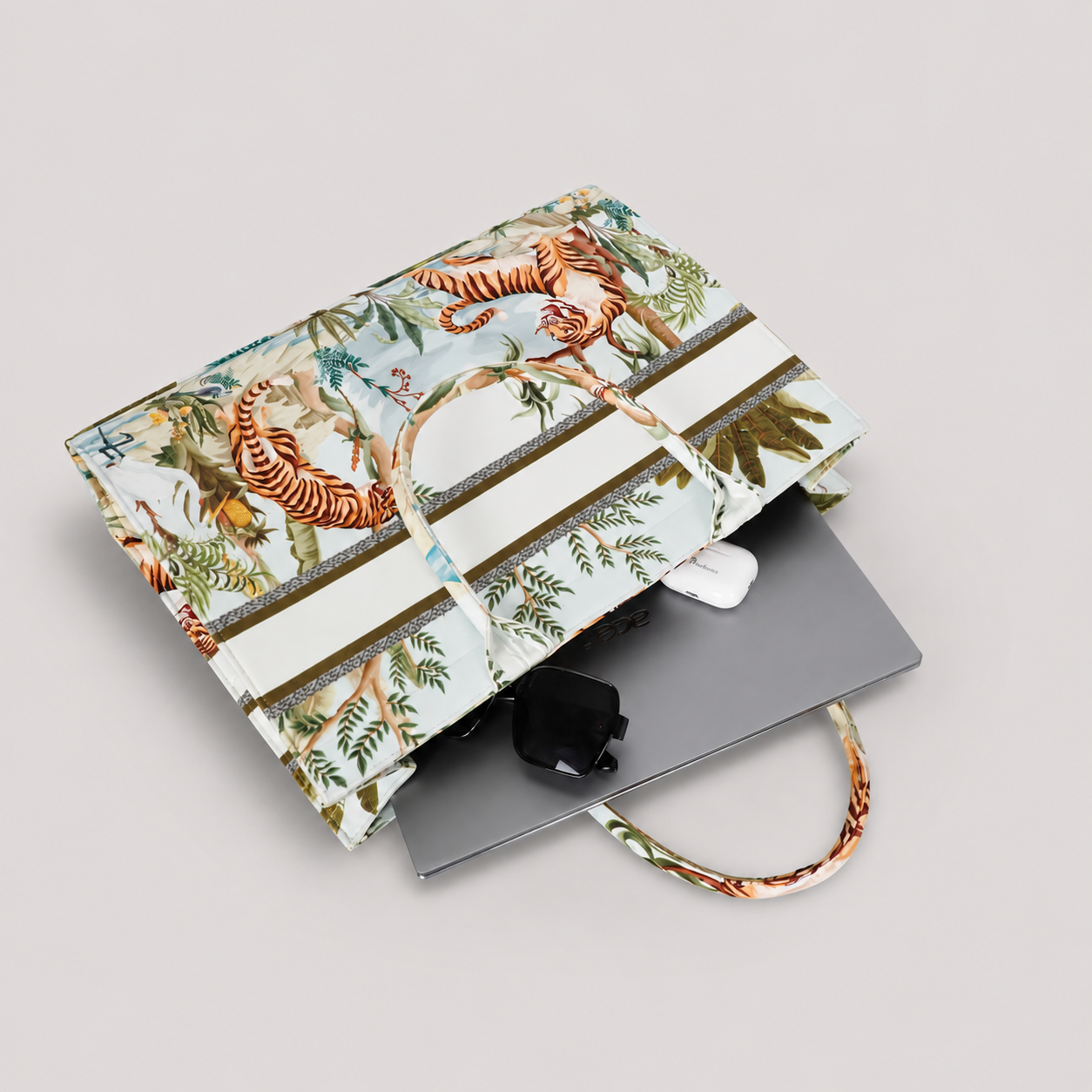 White Tiger Print Customize Hand Bag For Women — image 3